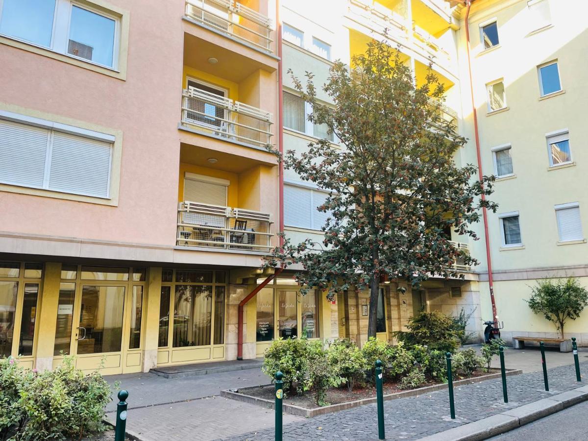 Peony Holló Apartment Budapeste Exterior foto